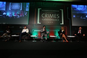 From left to right: Lucimara Desiderá, security analyst at CERT.br/NIC.br; Luiz Filipe Couto, information security specialist and CEO of Jeenga; Renato Leite Monteiro, professor of digital law at Mackenzie; Thiago Tavares Nunes de Oliveira, President of SaferNet Brasil and Principal Member of CGI.br; Vanessa Fonseca, Director of Microsoft's Digital Crime Fighting Area and Edgar D'Andrea, partner at PwC Brasil and specialist in Cyber ​​Security